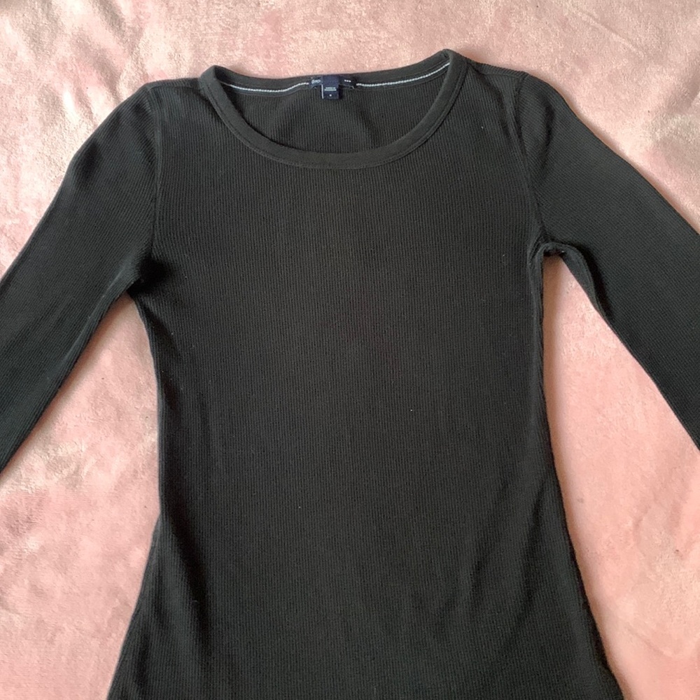 Black long sleeve tee